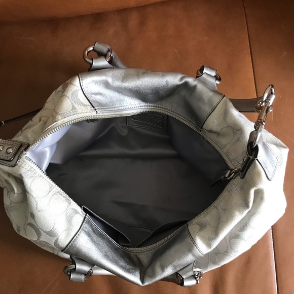 Signature Canvas Authentic Bag - Picture 4 of 4